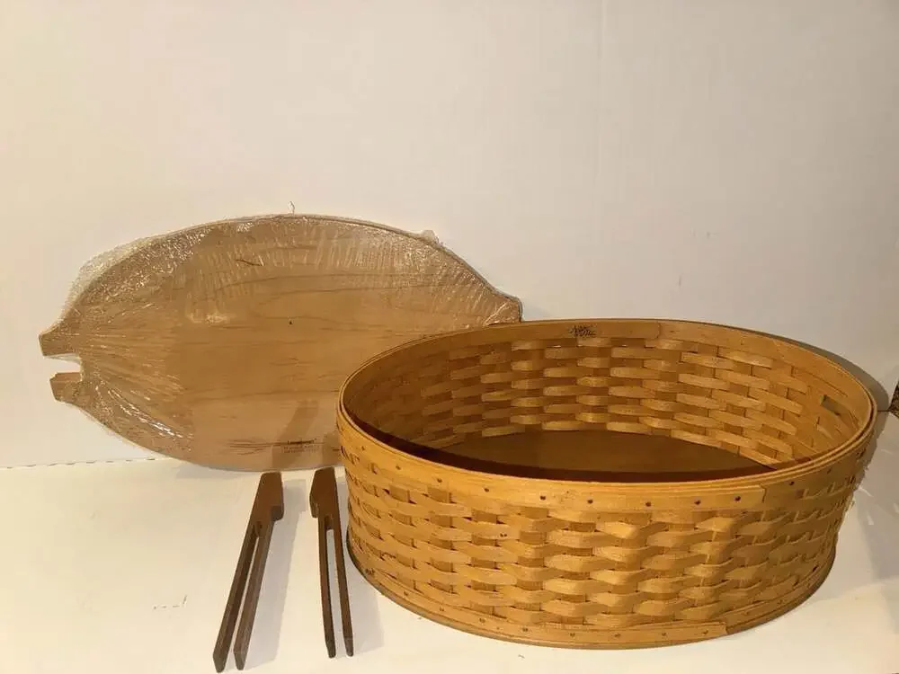 Longaberger 2004 Collectors Club Family Legacy Basket Wood Lid Stand Complete